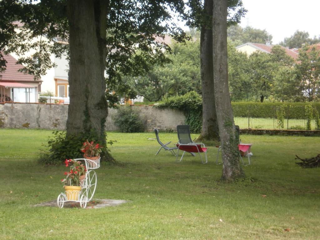 Le Jardin Des Lys Bed and Breakfast Gemmelaincourt Exterior foto